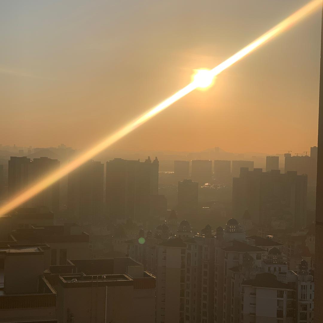 像烈日般光辉阿