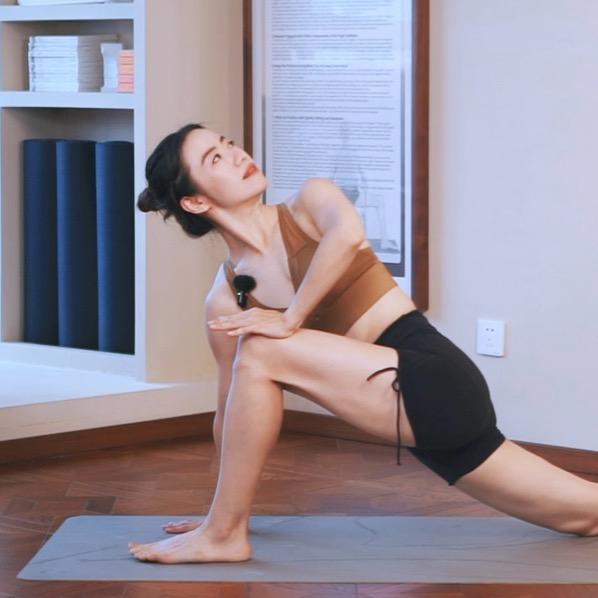 瑜伽老师Emma