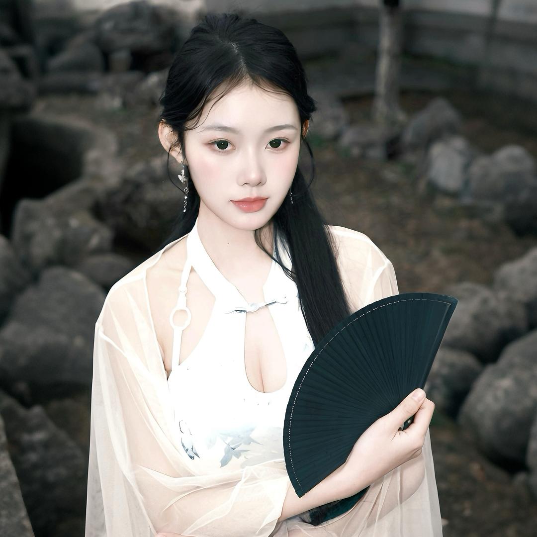 云不知晓.