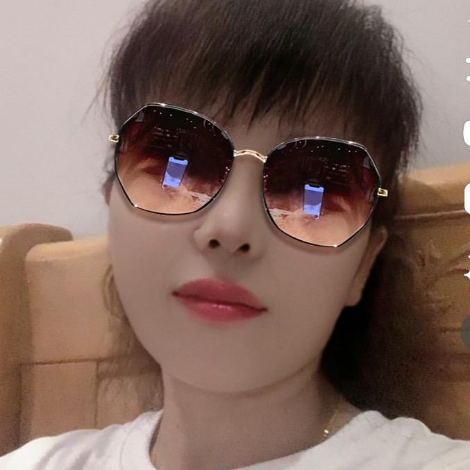 英子