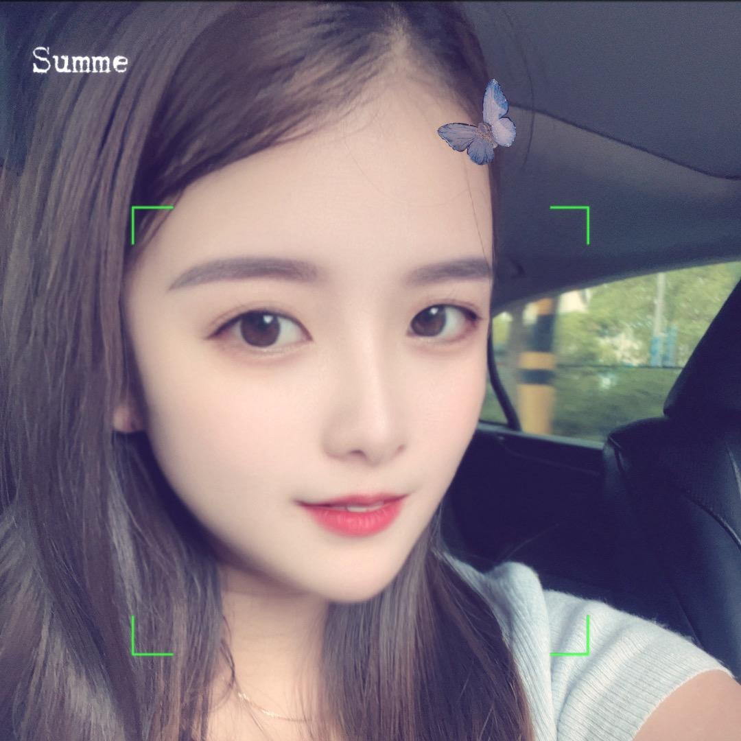 卖桃子的小姐姐