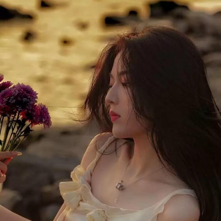 爱喝咖啡的小女孩