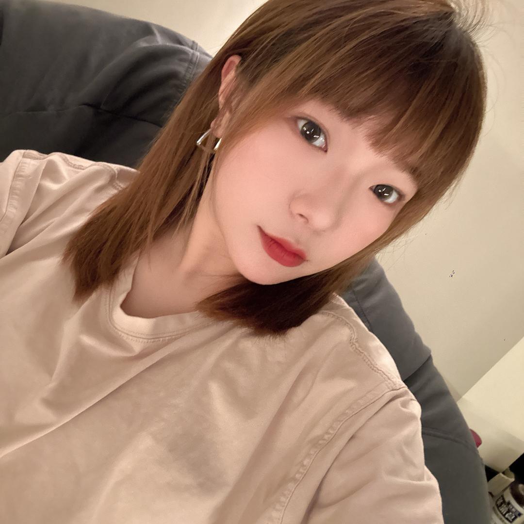古镇华艺广场游泳健身-黄靓女