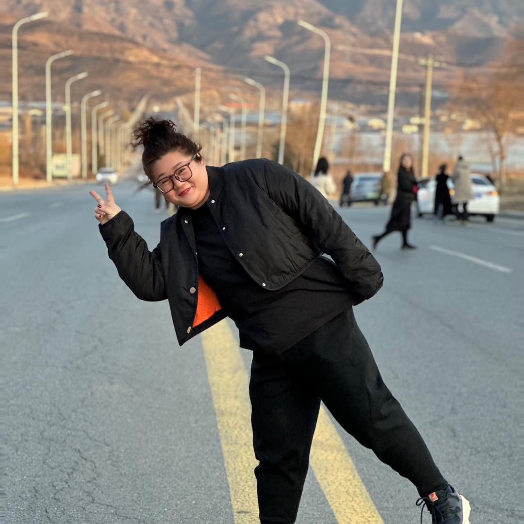 🐷瘦成一道闪电🐷