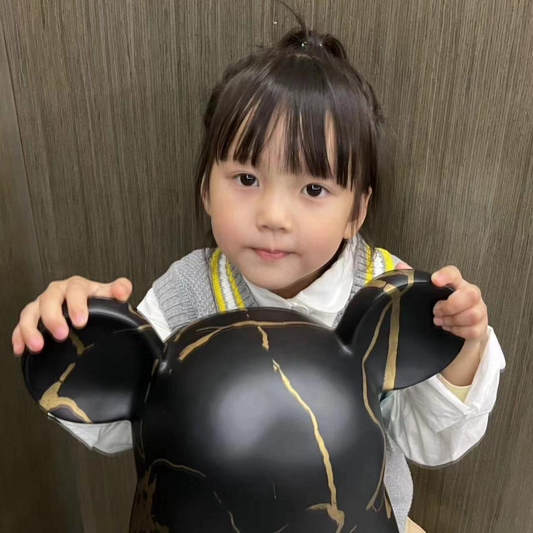 开拖拉机的美女