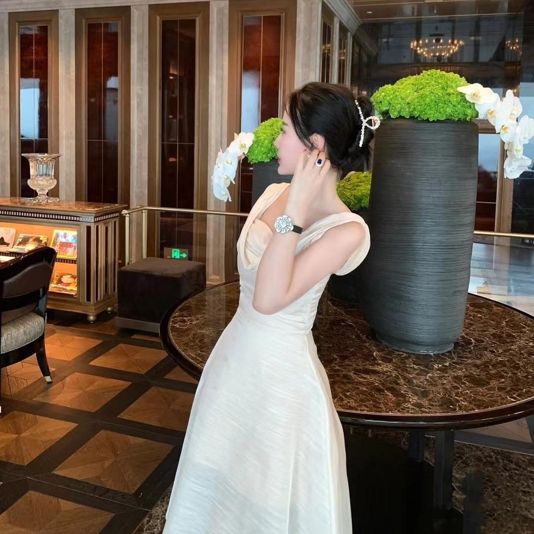 爱喝水的小歌子