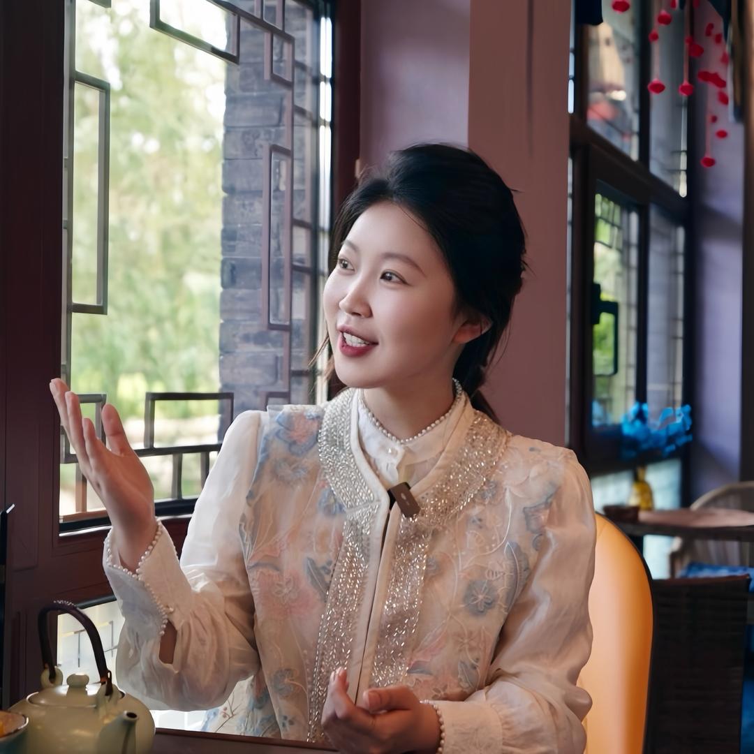 看齐·主播秦曦