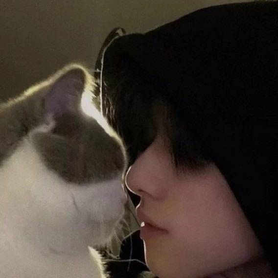 她爱笑牙还黄