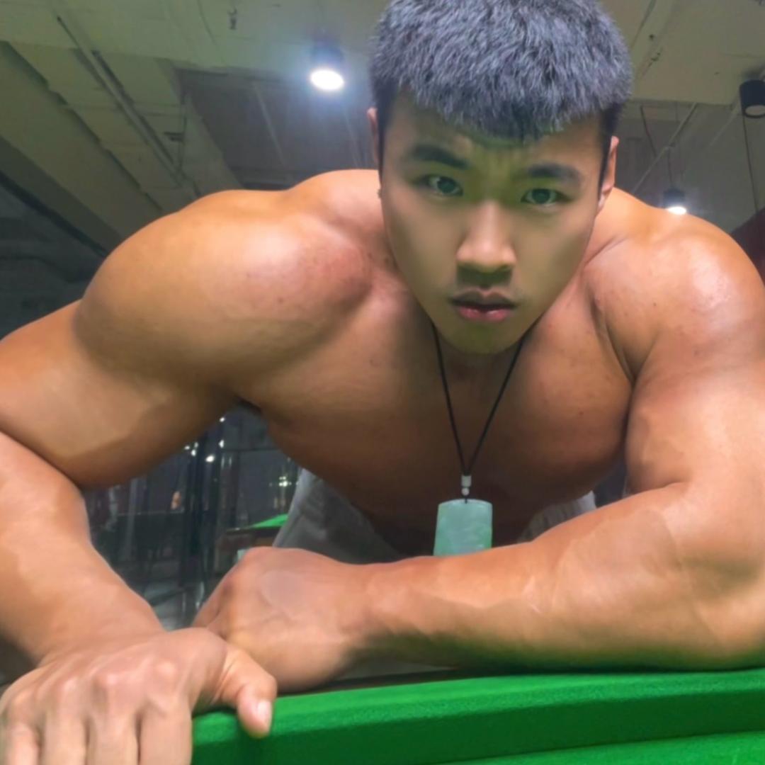 浩克爱吃肉