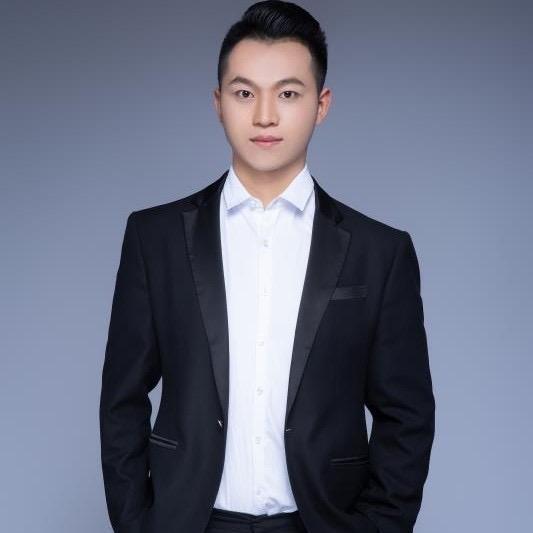 舞男  广场舞。直播下午两点晚上八点