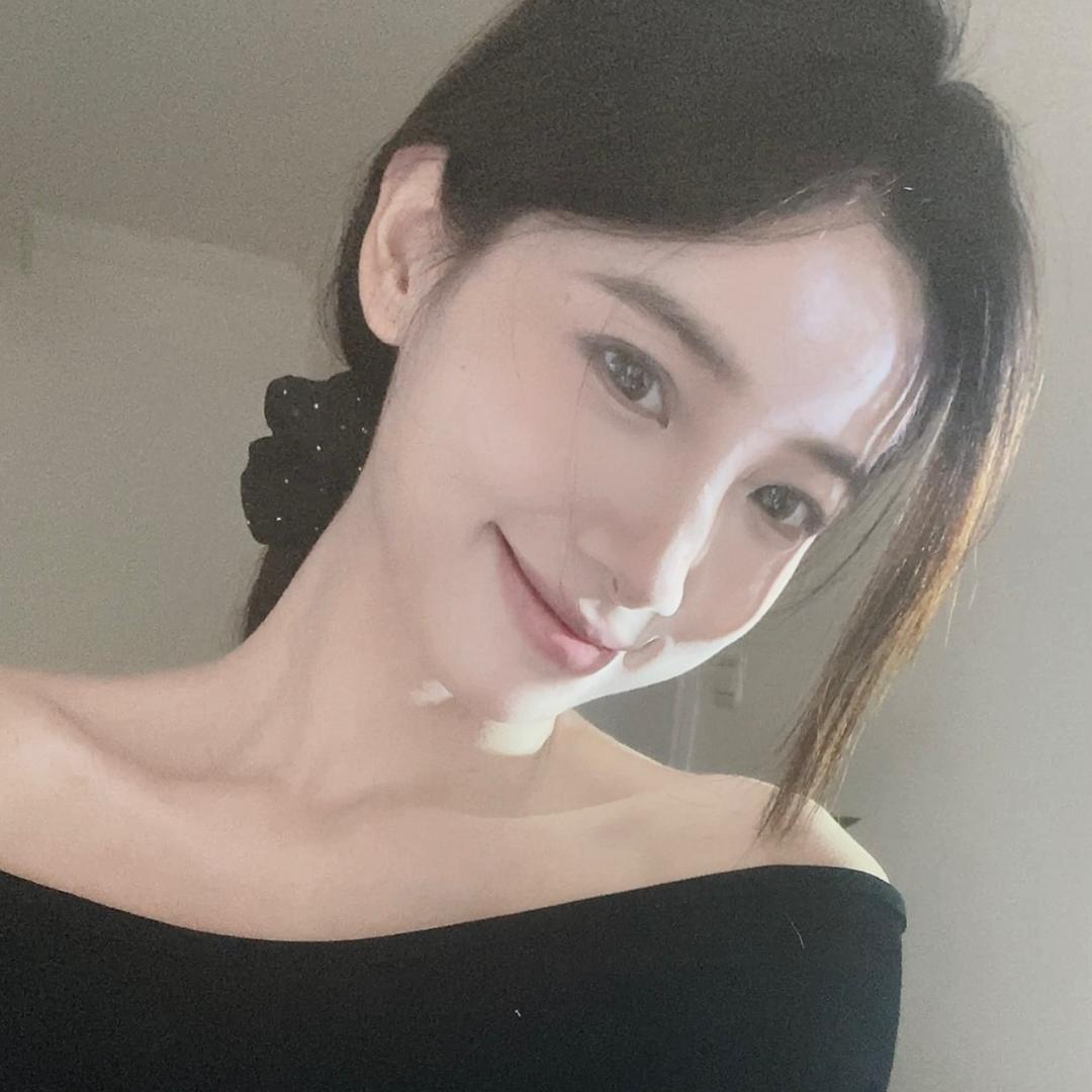 不是颜颜六月