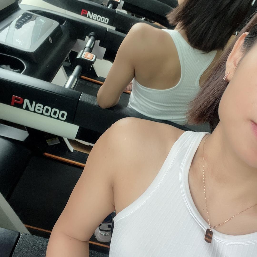 爱游泳的柯柯（麦画的小姐姐）