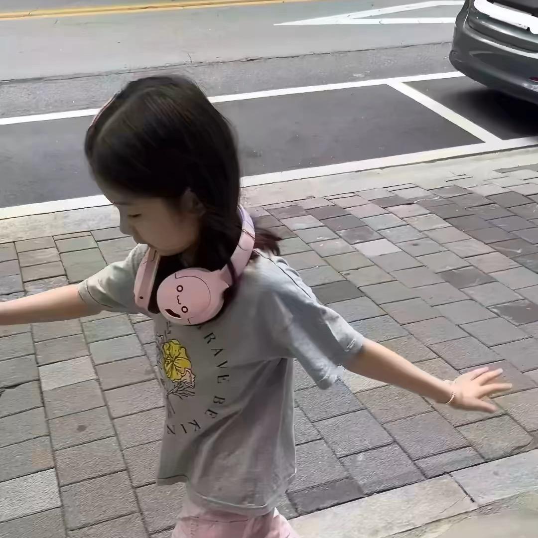 闹闹.