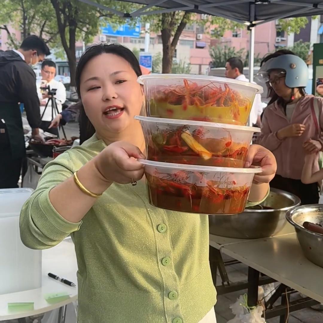 福聚堂酸菜鱼老板娘