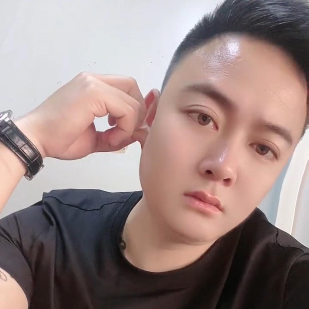 帅得不明显