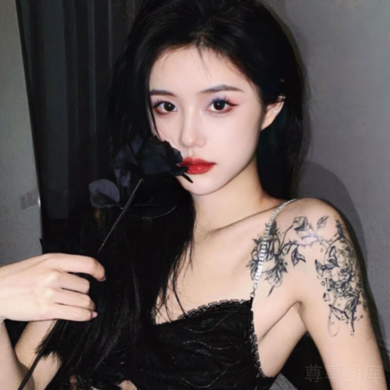 婷婷。