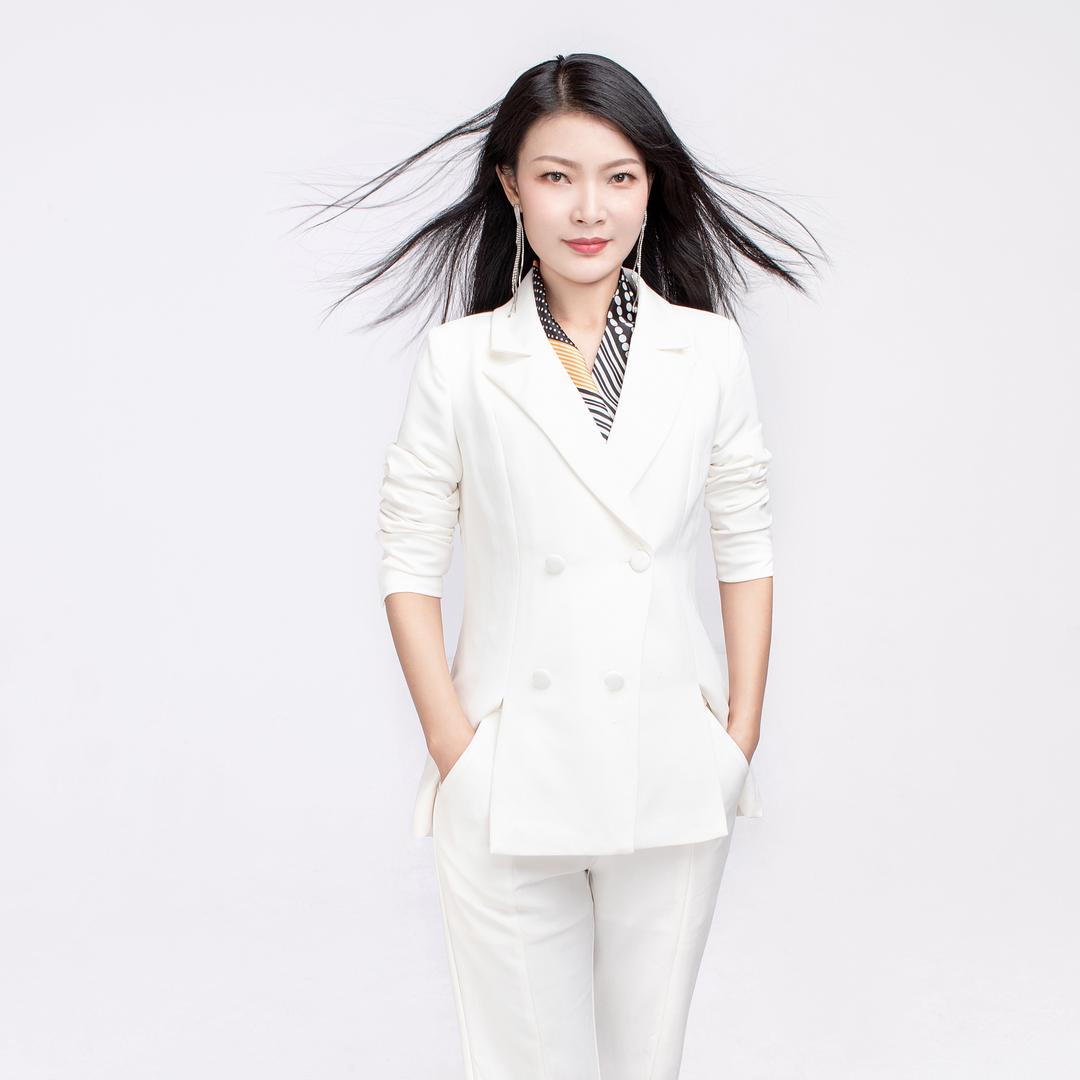 罗蔓乔形象美学穿搭