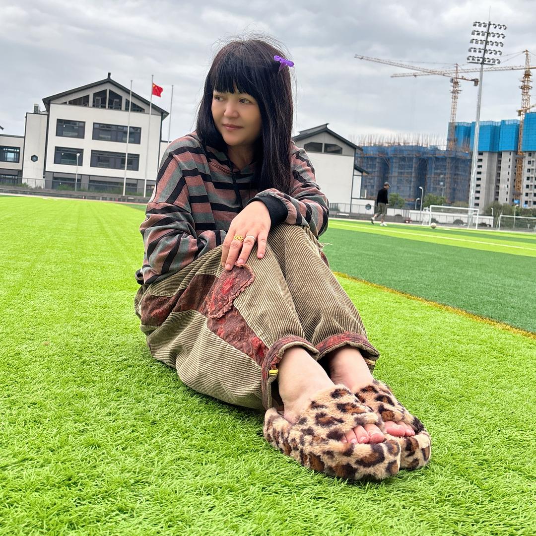 冷漠世界，深情而活