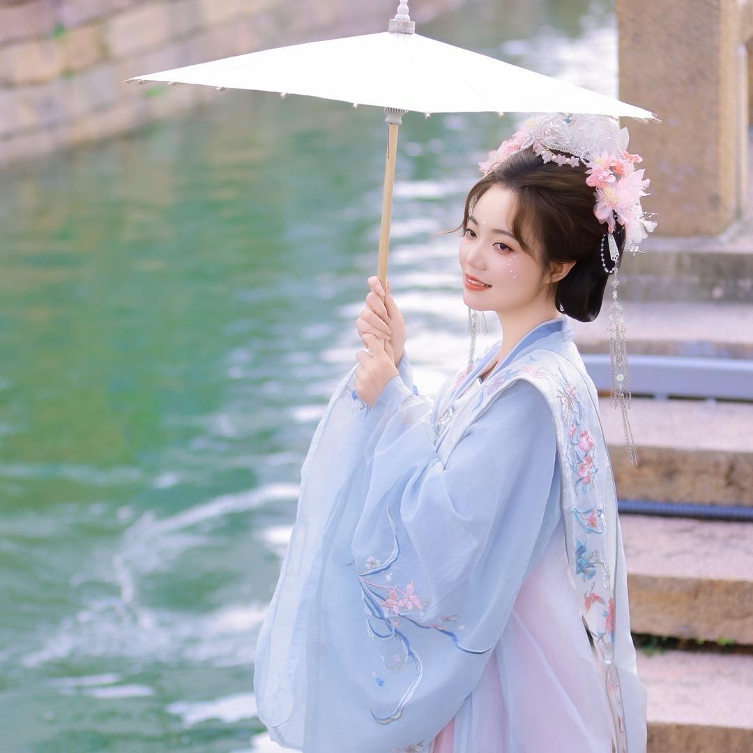 贪吃的小兔子