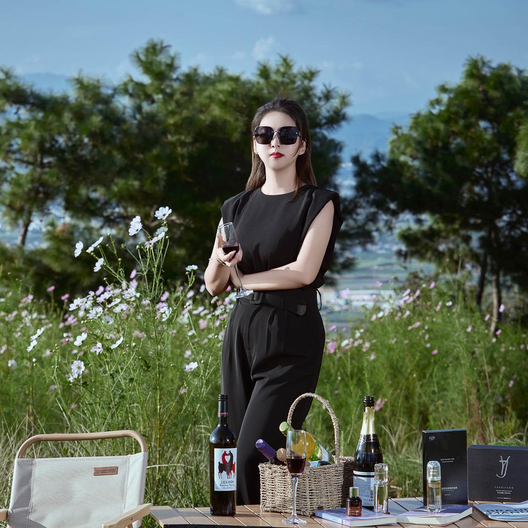 啊英  媛匠调肤