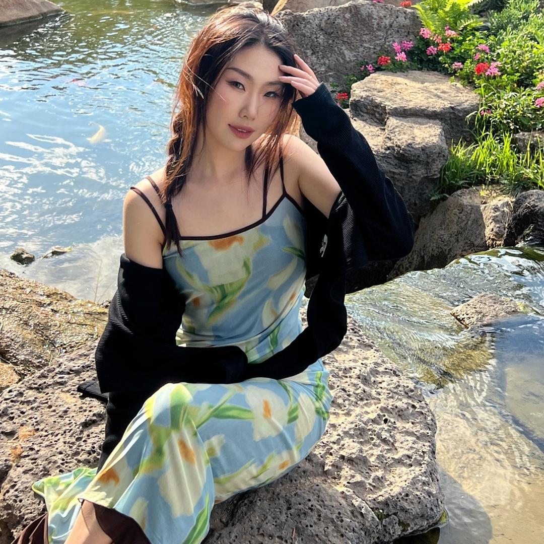 笑笑很袜噻