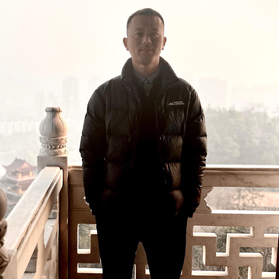 专业木头人～张彬彬