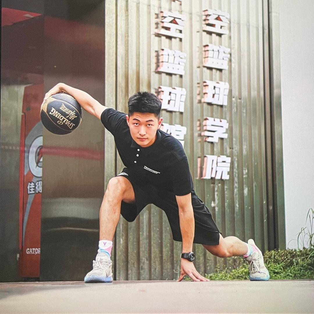 训练师王一博