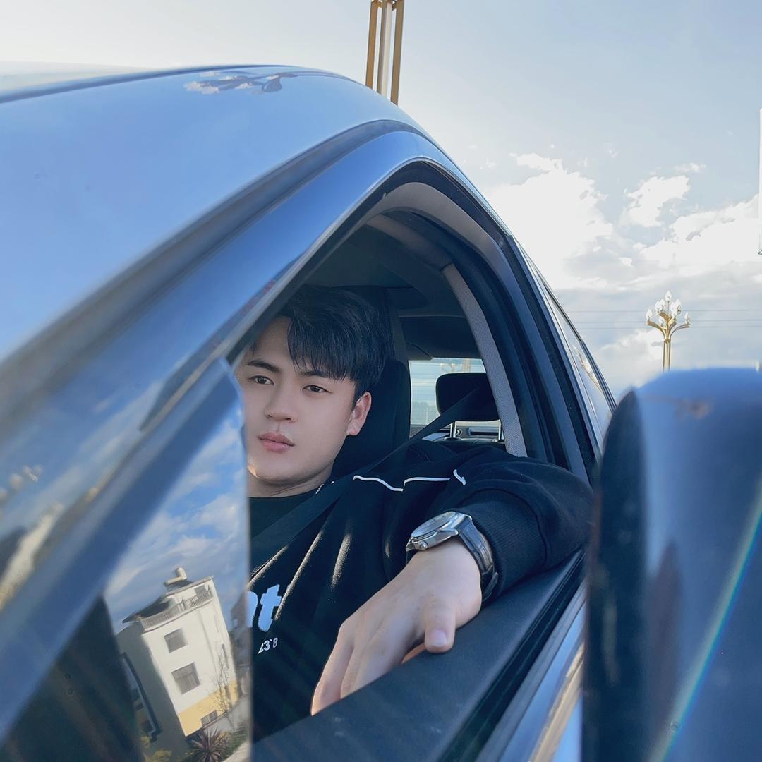 文山市东田美发发型色彩接发设计师-何总