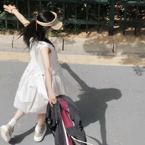 无骨鸡爪在太空跳广场舞