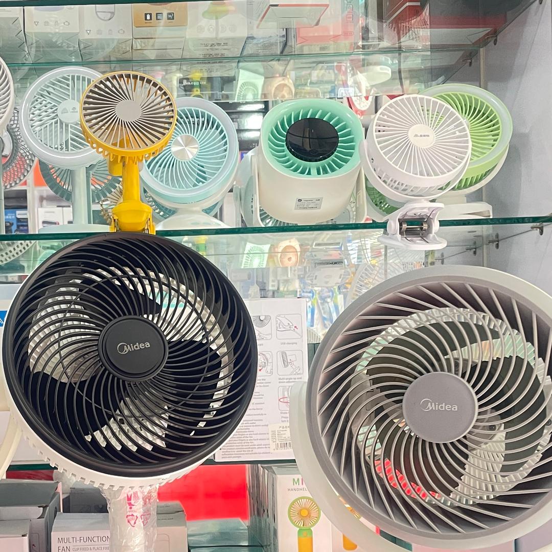 慈善富翁月总头像