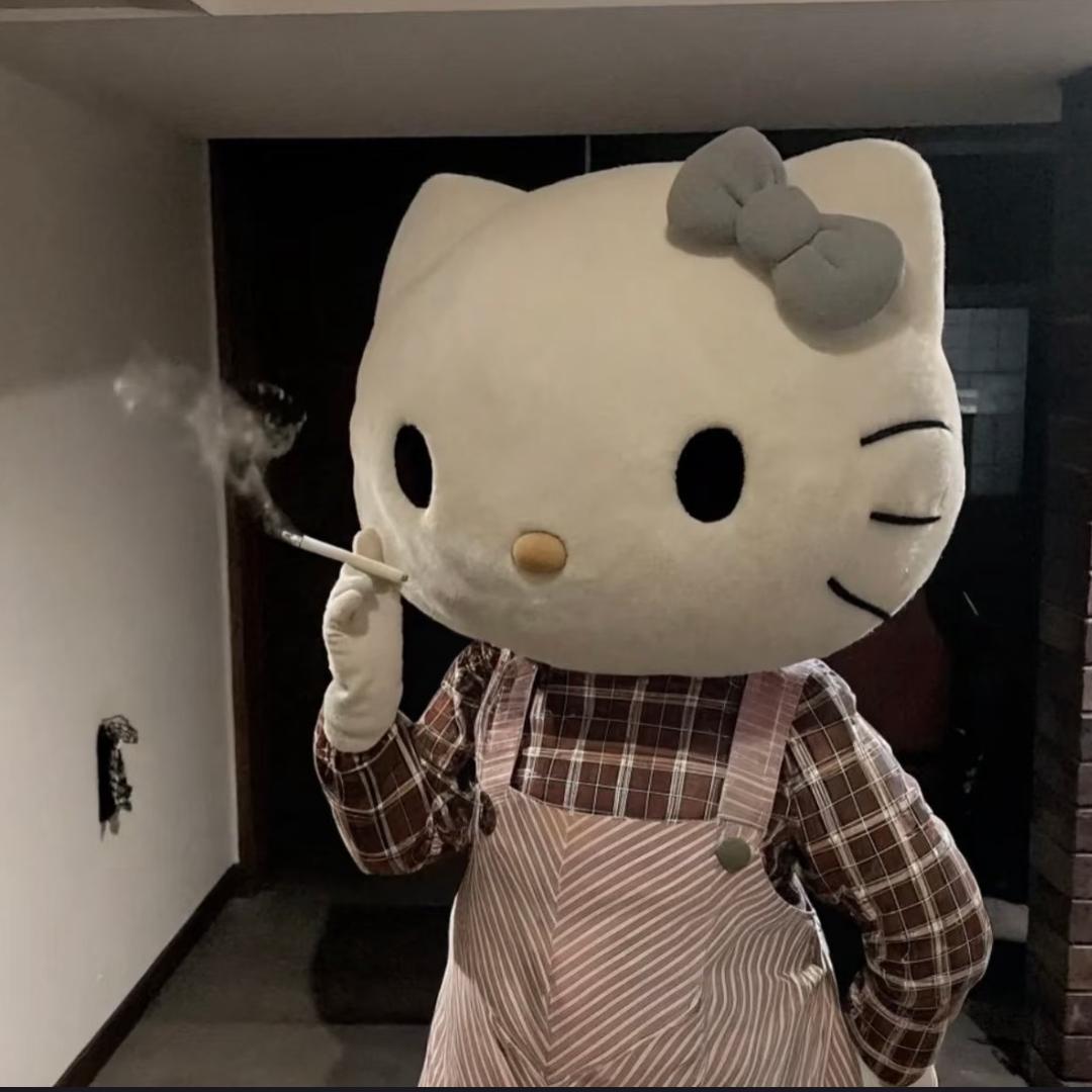 被自己帅醒。