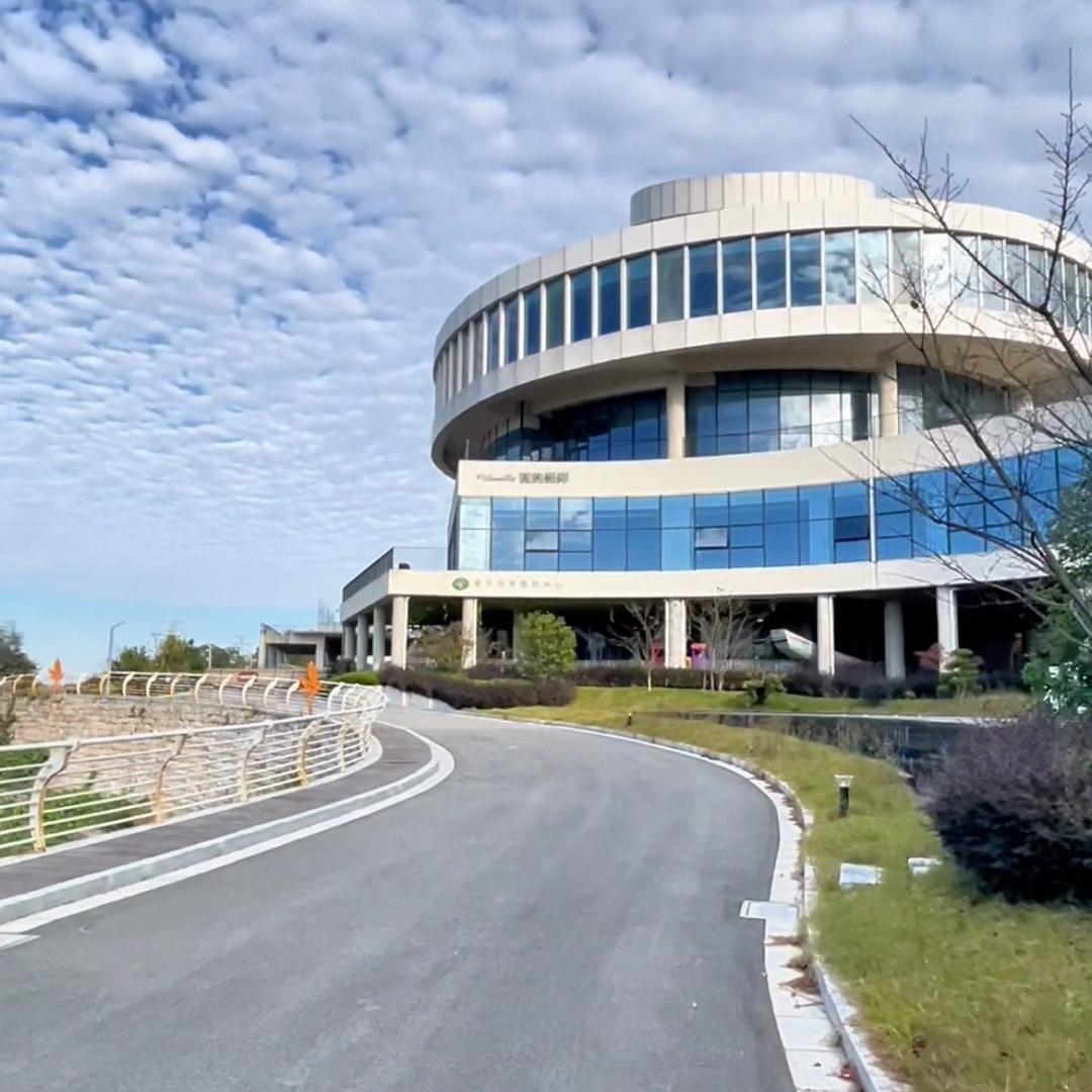霓屿星岸太空仓露营基地