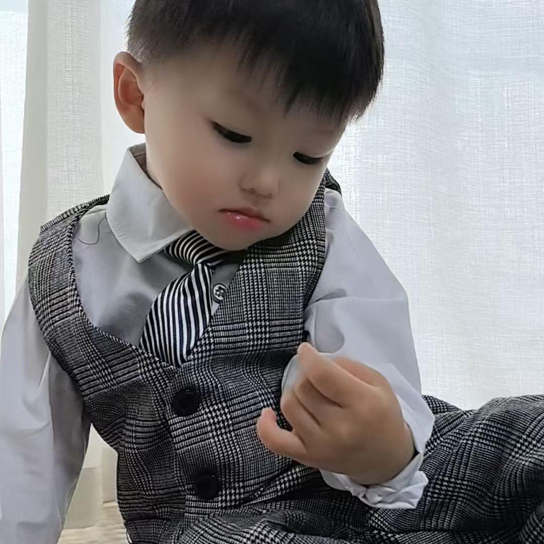 八个姐，一个妹，我是谁？