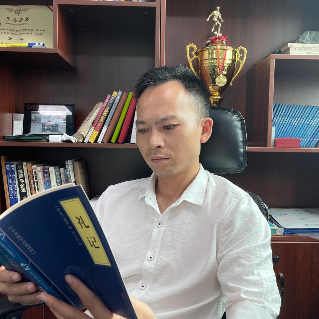 霖杨小李哥