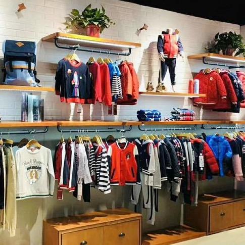 一家做童装的工厂店