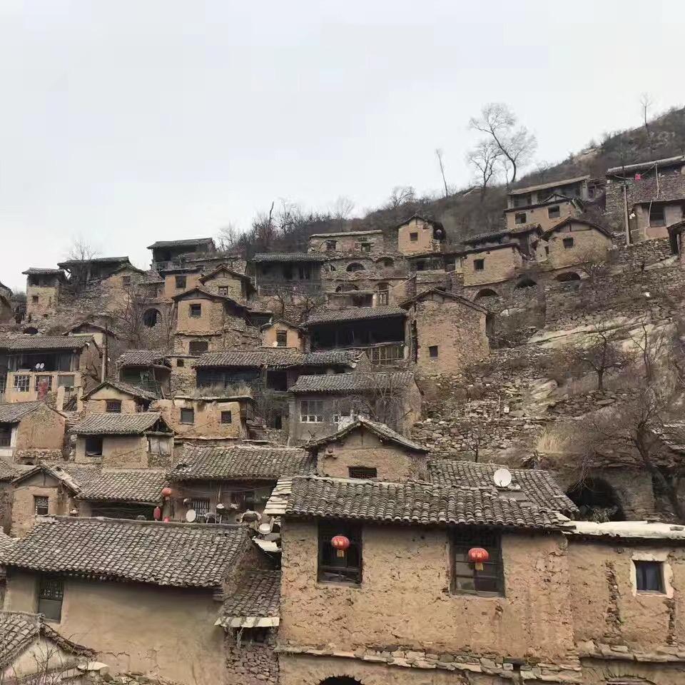 躲在山里看烟火