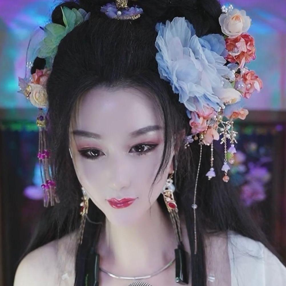 歌舞吕默荻