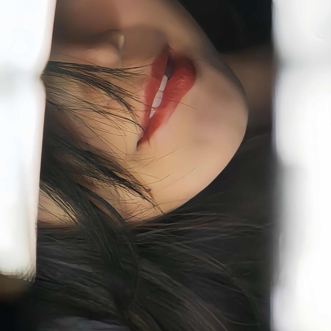 小蜜桃穿戴甲