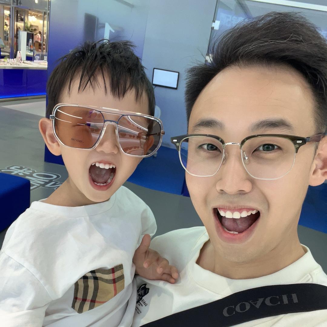 李劲霆