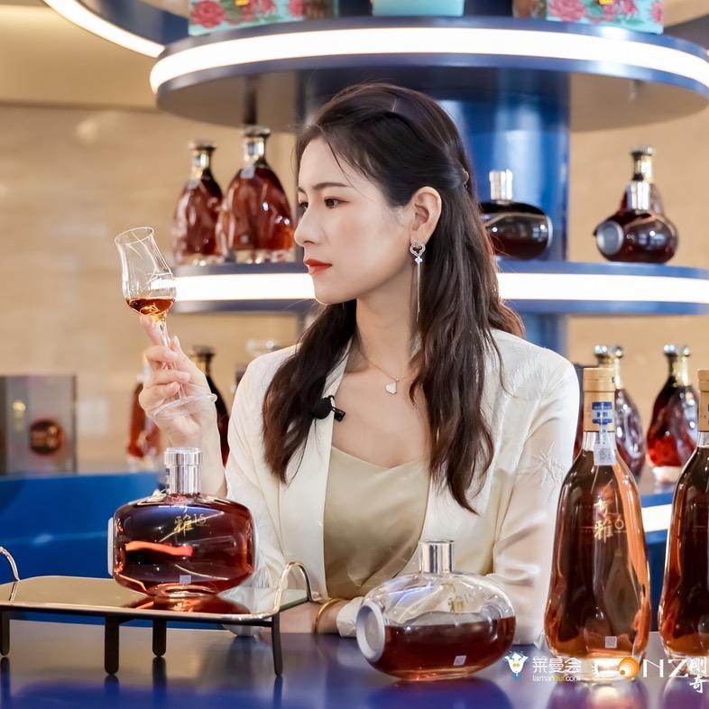 璇掌柜（酒酒茶馆）