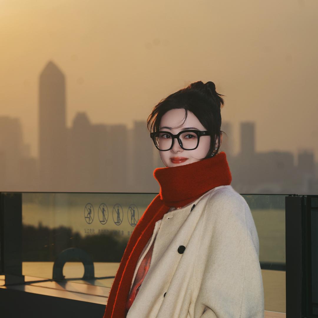 爱喝奶茶的姐姐喝咖啡