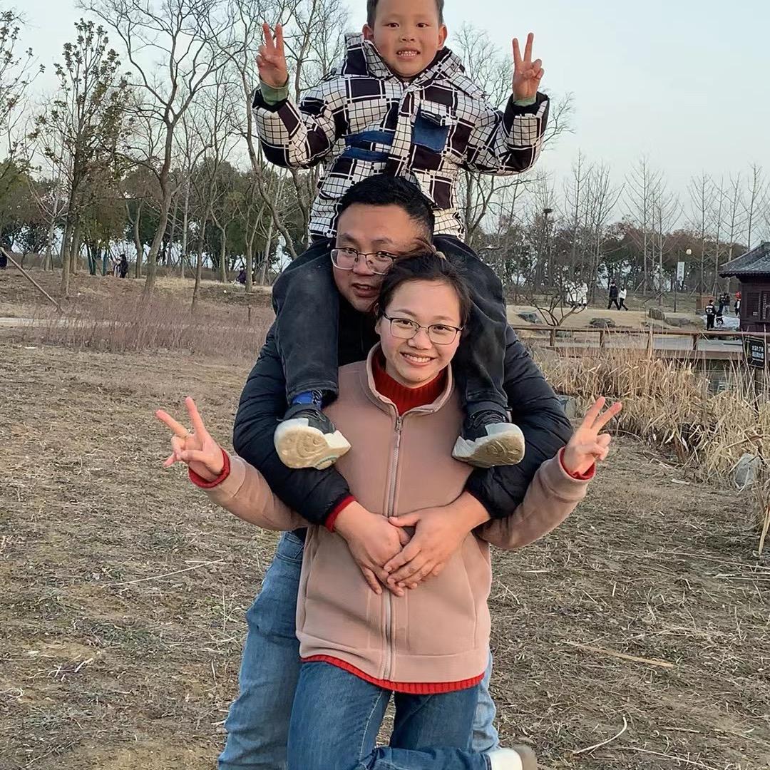 200斤的大脸洋爸