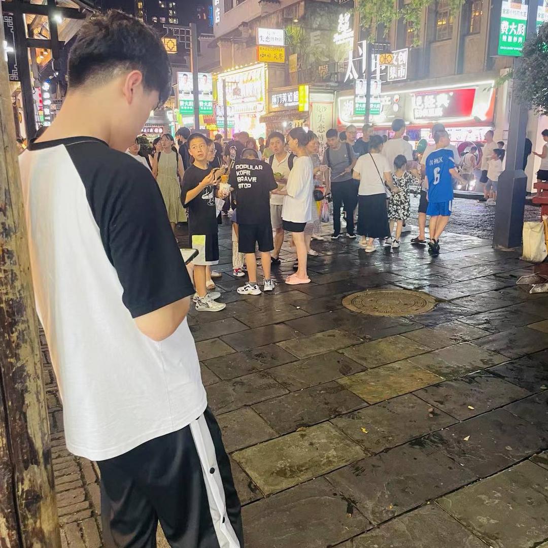 DJ神仙不爱吃香菜.