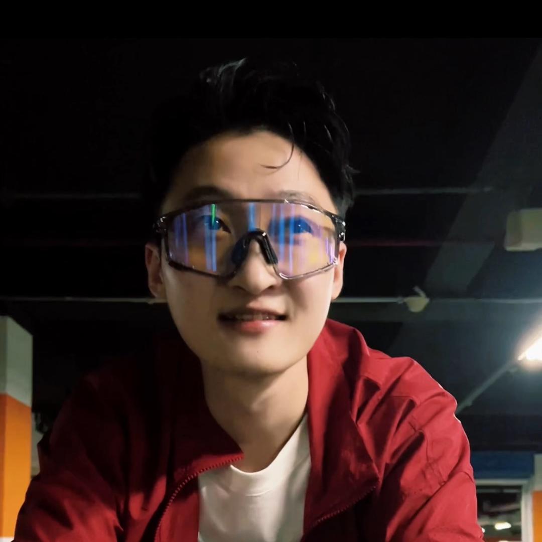 骑车掉队的万万