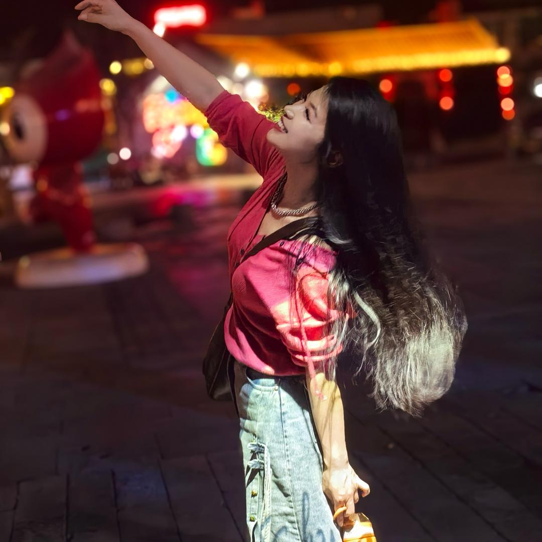 姜小柒华龙尚剪头疗养发馆
