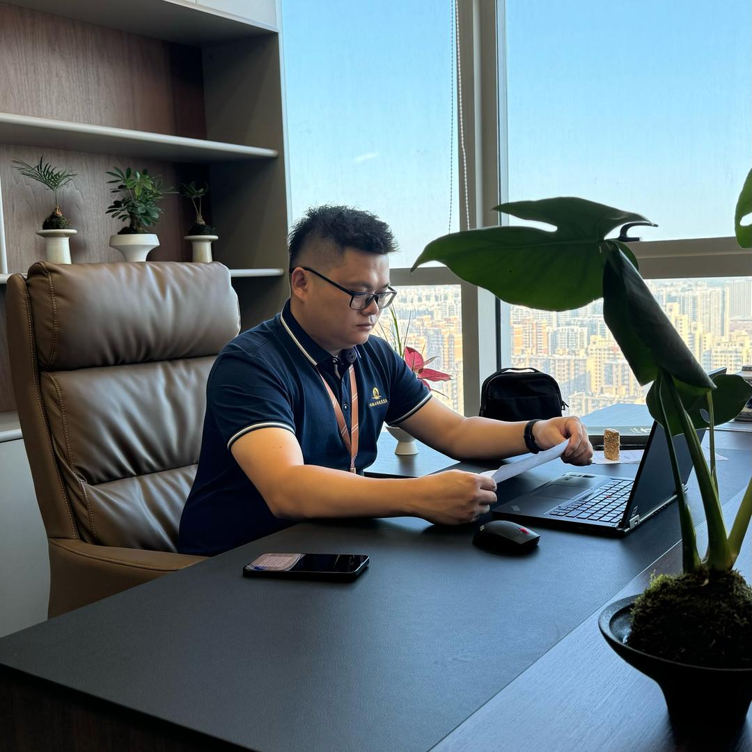 筑家乡墅  黄工