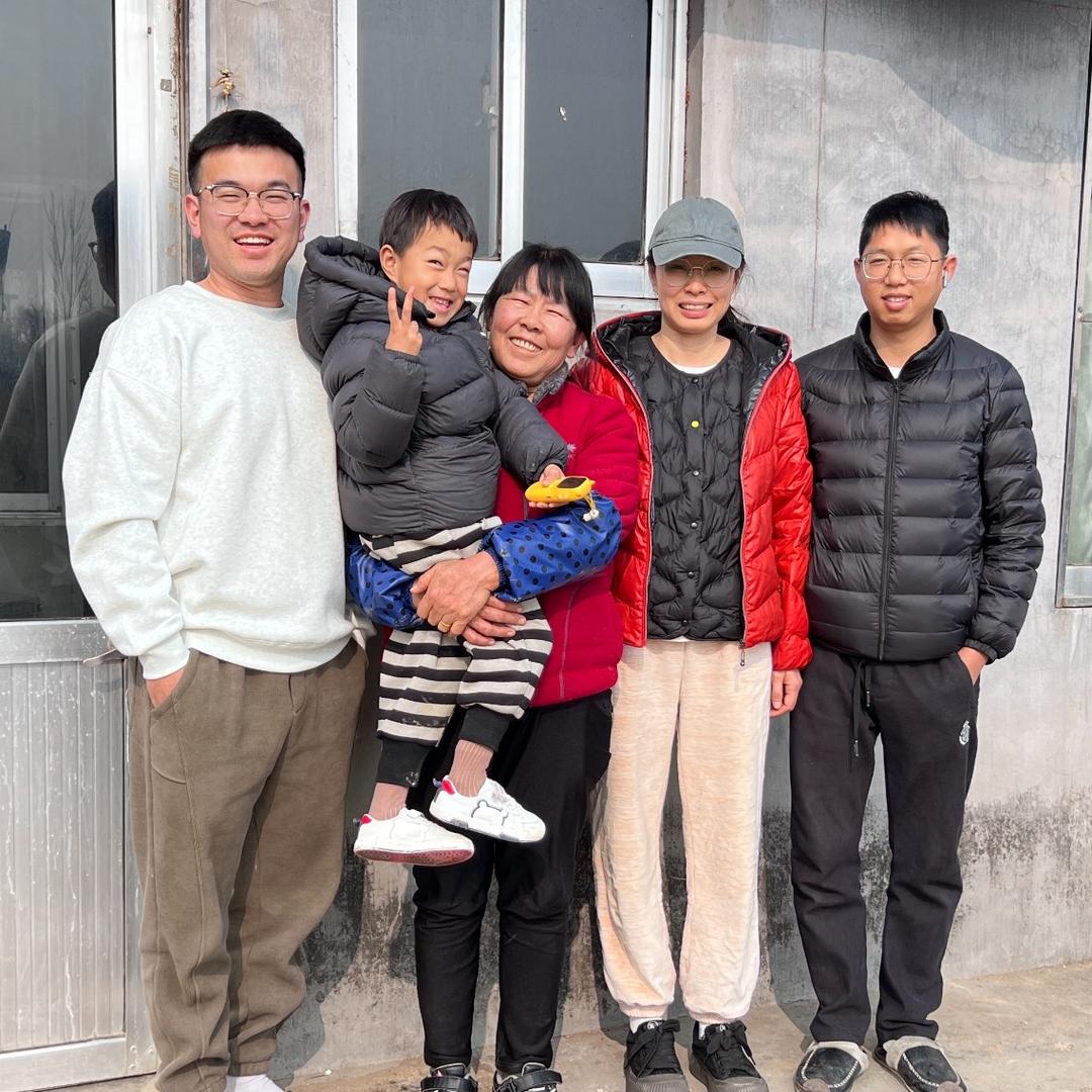 周妈妈一家人