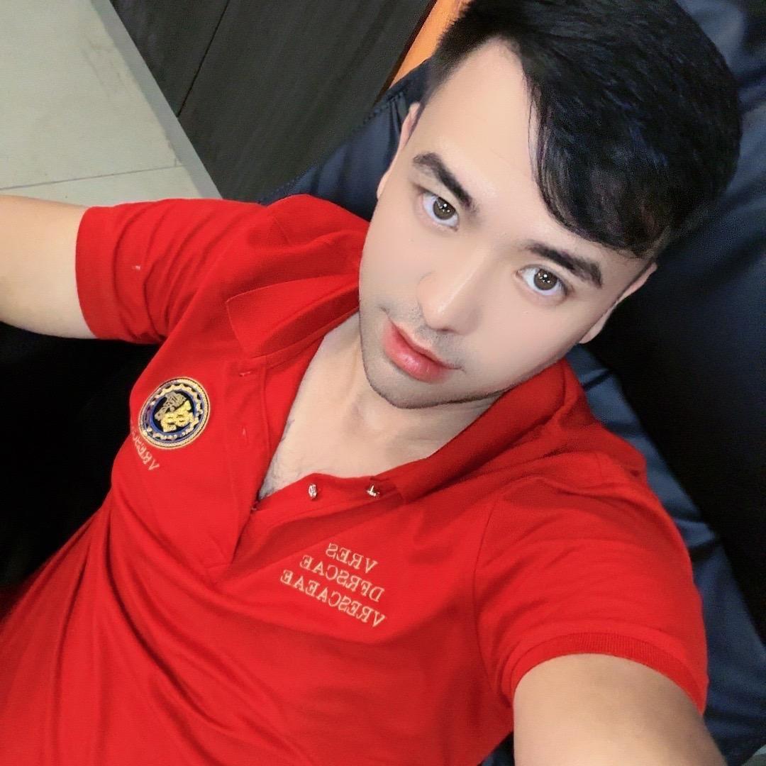 旅游指导员sayahat Elamjan