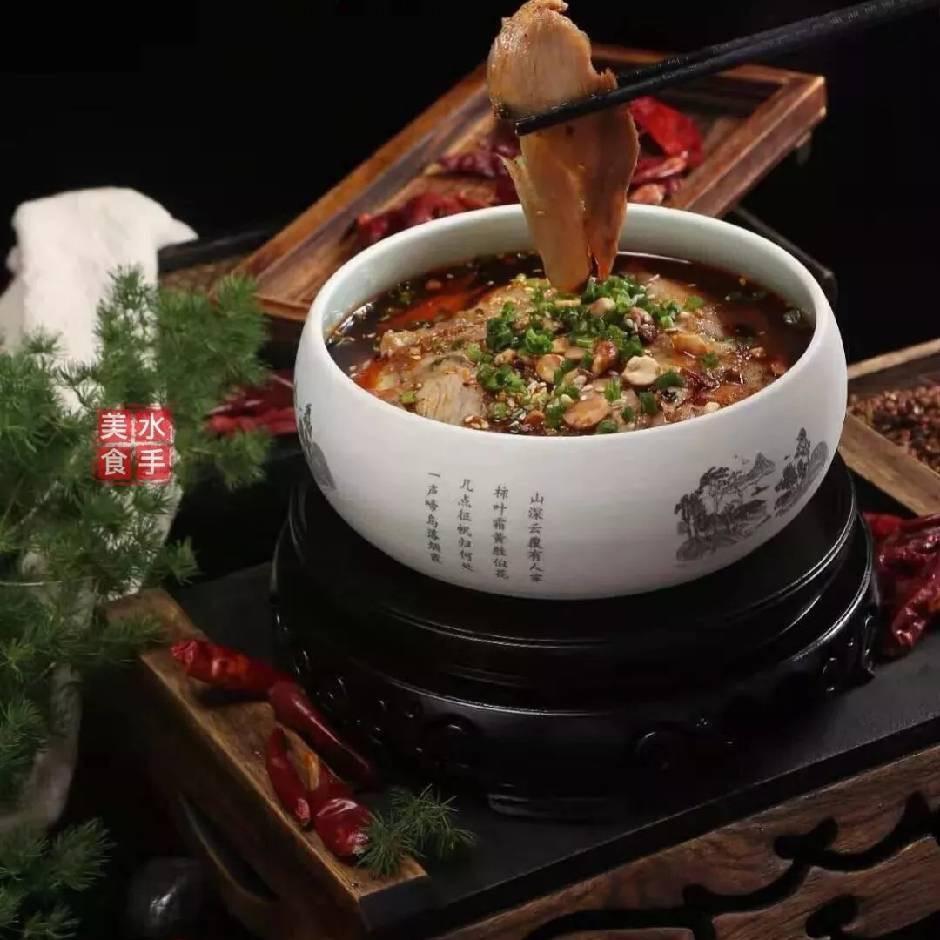 人在一起聚会，心在一起团队