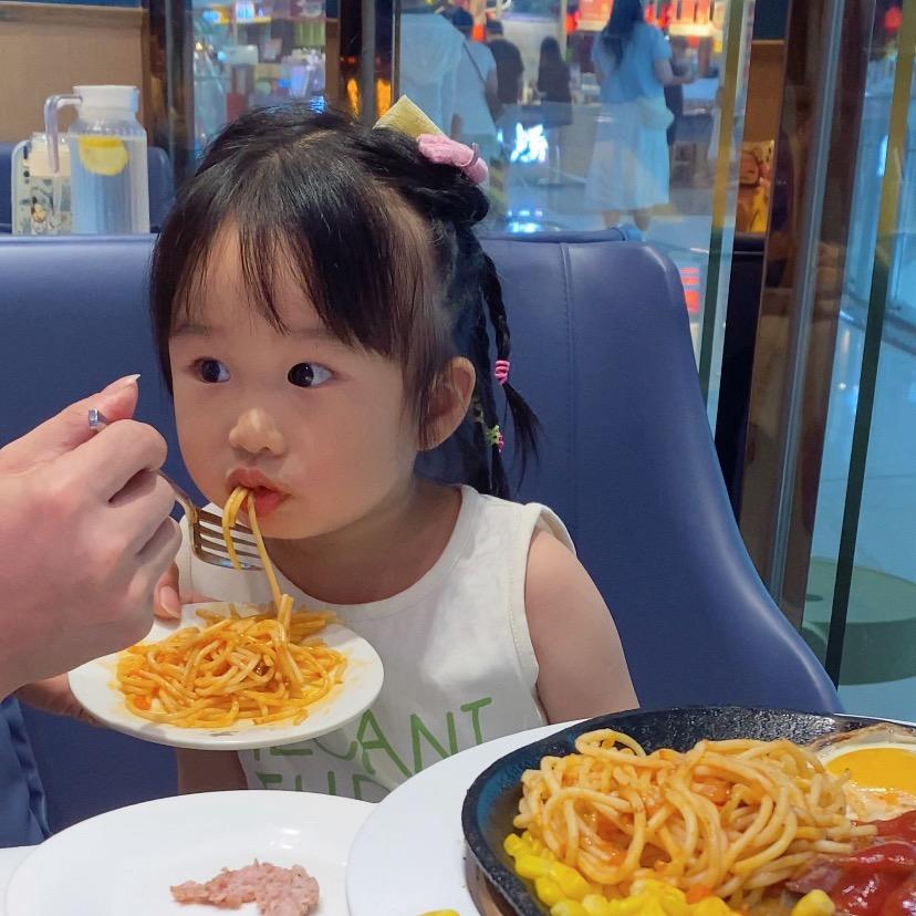 美彤吃喝玩乐